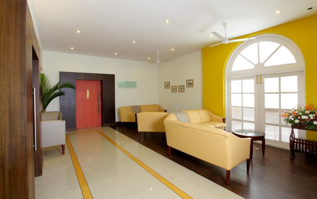 Hotel Luciya Palace Thrissur Kültér fotó